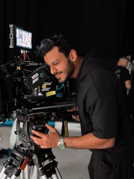 المخرج عمرو عاطف يوجه نصائح لتصوير وإخراج إعلان احترافي