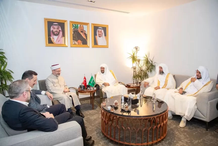 وزير الشؤون الإسلامية السعودي يستقبل رئيس الشؤون الدينية التركي الذي يزور المملكة حالياً