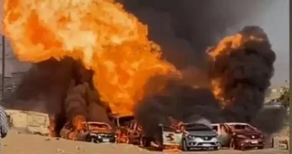 بالكلابشات.. وصول المتهمين في واقعة انفجار خط غاز طريق الواحات بأكتوبر