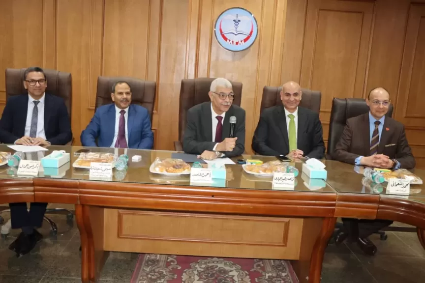 رئيس جامعة المنوفية يعقد إجتماع مجلس العمداء ويؤكد على جاهزية الكليات لانطلاق امتحانات الفصل الدراسي الثاني
