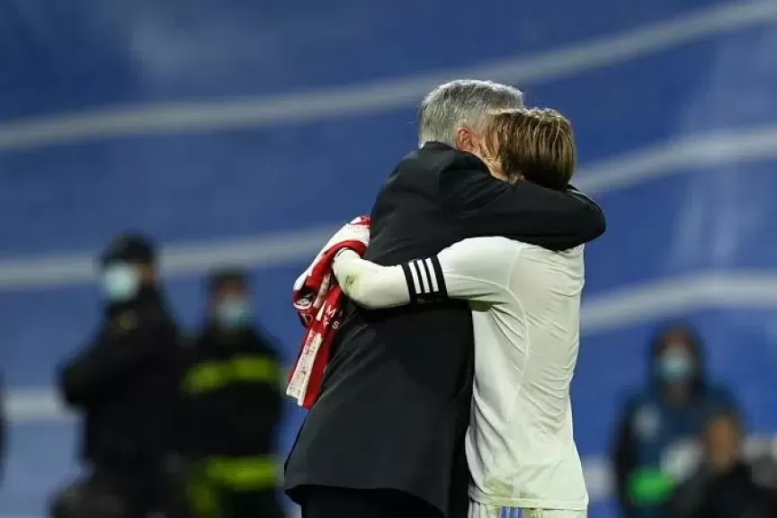 جماهير ريال مدريد تودع مودريتش و أنشيلوتي في مباراة ريال سوسيداد