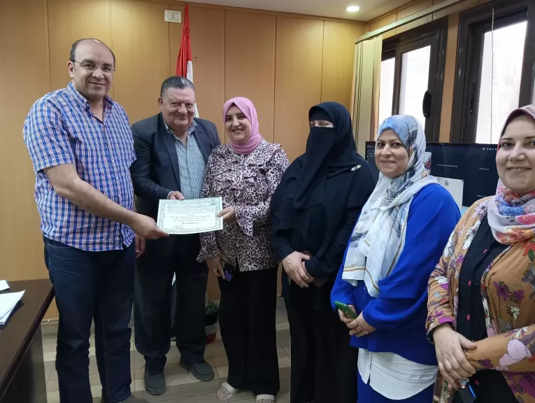 وكيل صحة الدقهلية يهنىء ”رعاية الأمومة والطفولة” عقب تكريمها من الوزارة
