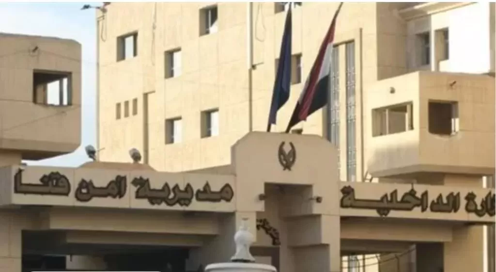 شتمتني عشان بضرب مراتي.. ننشر اعترافات المتهم بقتل والدته بآلة حادة في قنا (تحقيقات)