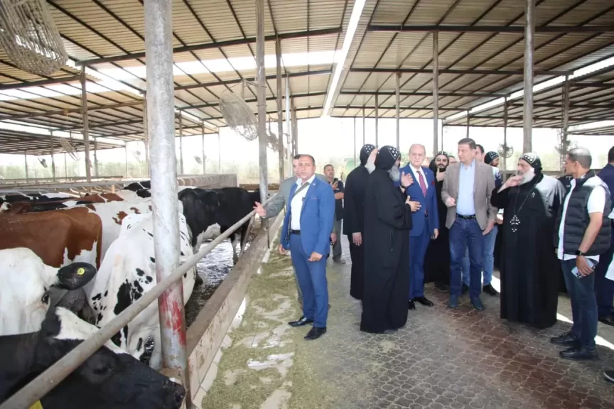 وزير الزراعة يتفقد المزارع والمشروعات الإنتاجية بدير مارمينا بالإسكندرية