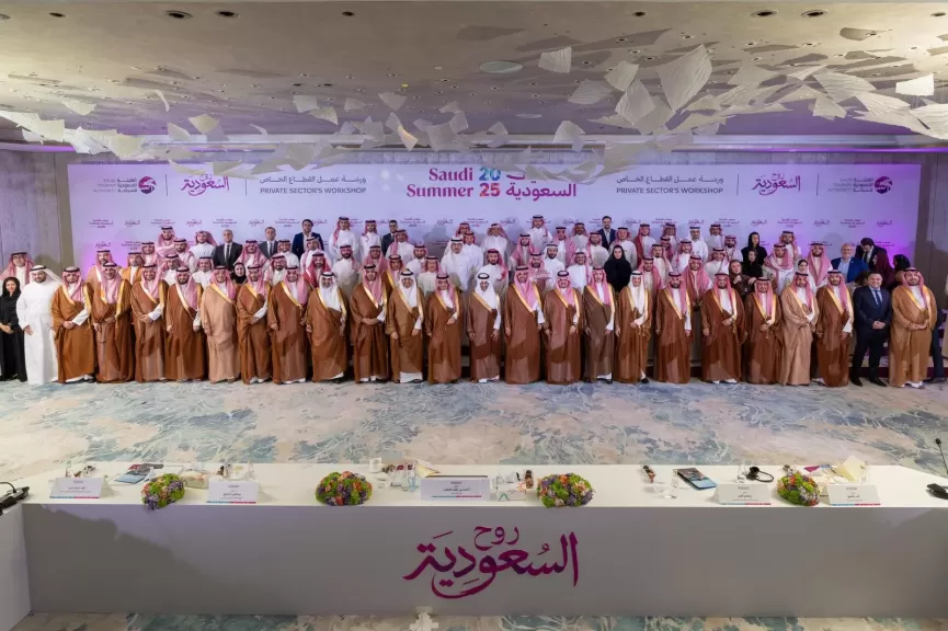 وزير السياحة السعودي يقود ورشة عمل لإطلاق برنامج ”لون صيفك”