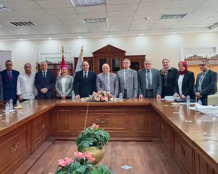 ”حلوان لمحركات الديزل” توقع عقد توريد جرارات بيلاروسية مع ”المصرية للتنمية الزراعية والريفية”
