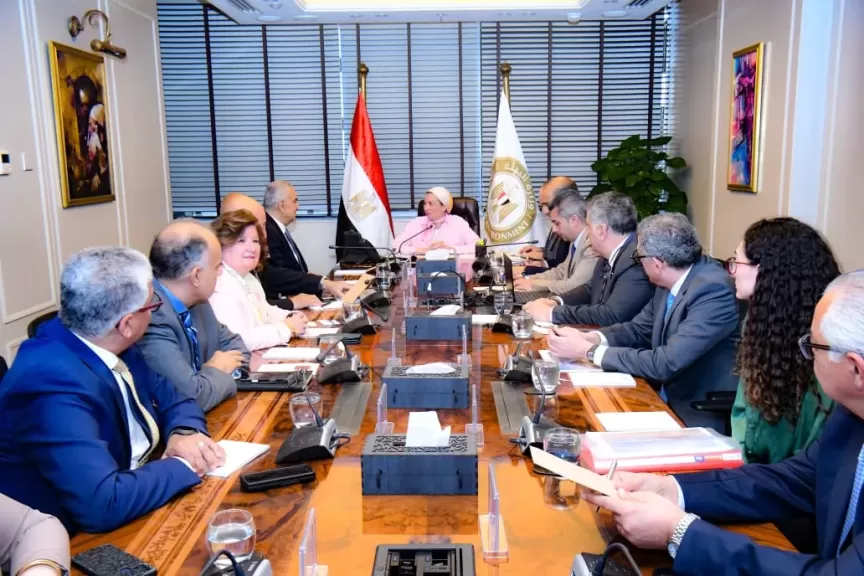 وزيرة البيئة تلتقى أعضاء جمعية رجال الأعمال المصريين لتبادل الرؤي والأفكار حول القضايا والتحديات البيئية المختلفة