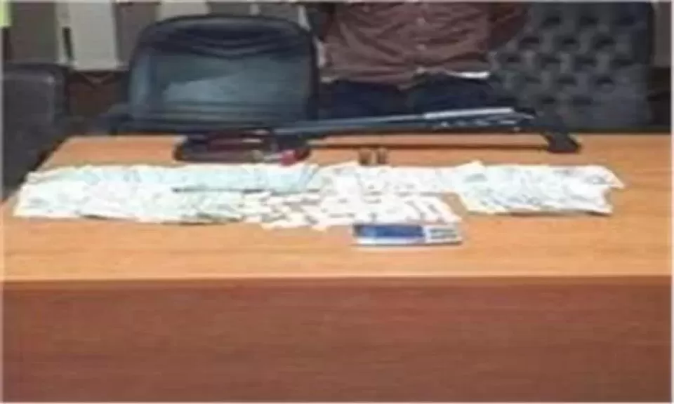 سقوط عاطل بقبضة يد المباحث وبحيازته هيروين مخدر وبندقية آلي بكفر شكر
