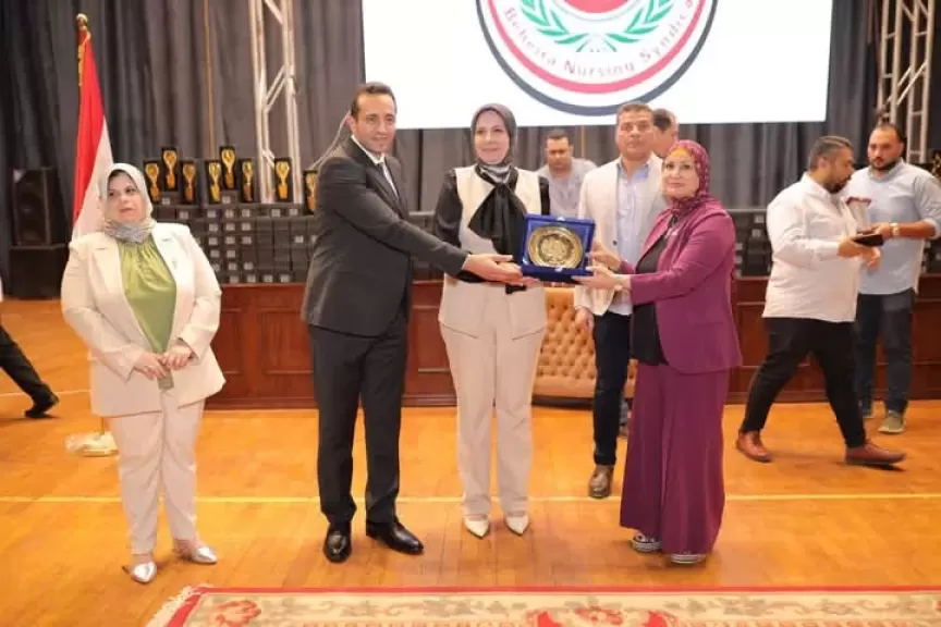 تكريم الدكتورة بسنت سالم مدير فرع التأمين الصحي بالبحيرة