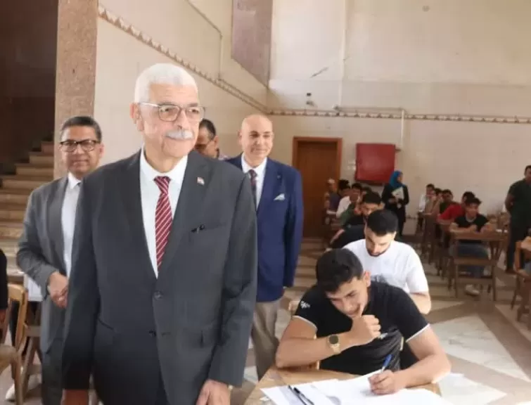 ”القاصد” يتفقد سير إمتحانات الفصل الدراسي الثاني بكلية الحقوق