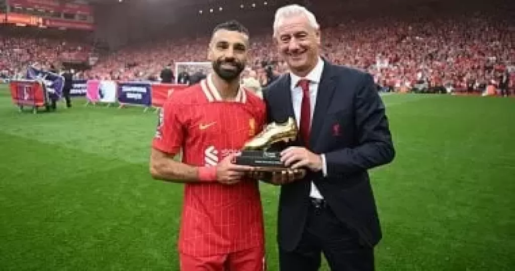 محمد صلاح يتسلم جائزة الحذاء الذهبى للبريميرليج وأفضل صانع أهداف