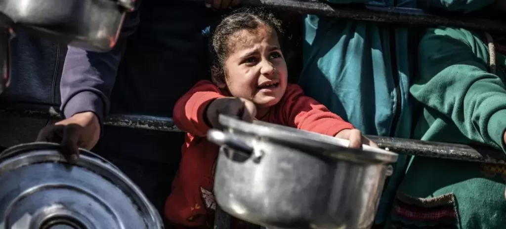 أطفال يتضورون جوعا حتى الموت