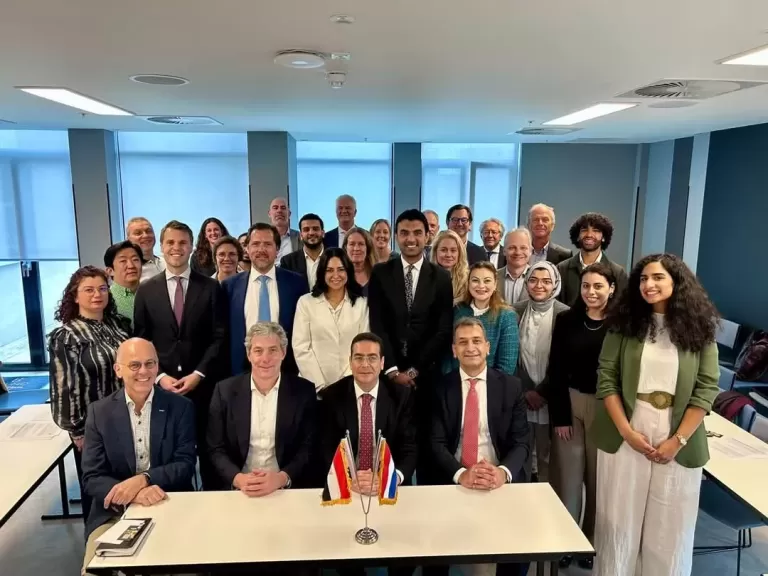 الهيئة العامة للاستثمار والمناطق الحرة تبحث مستقبل الاستثمارات الهولندية في إعادة تدوير المخلفات