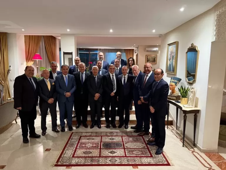 د. بدر عبد العاطي وزير الخارجية والهجرة يلتقي مجموعة من كبار رجال الأعمال ورؤساء البنوك المغربية لتعميق افاق التعاون