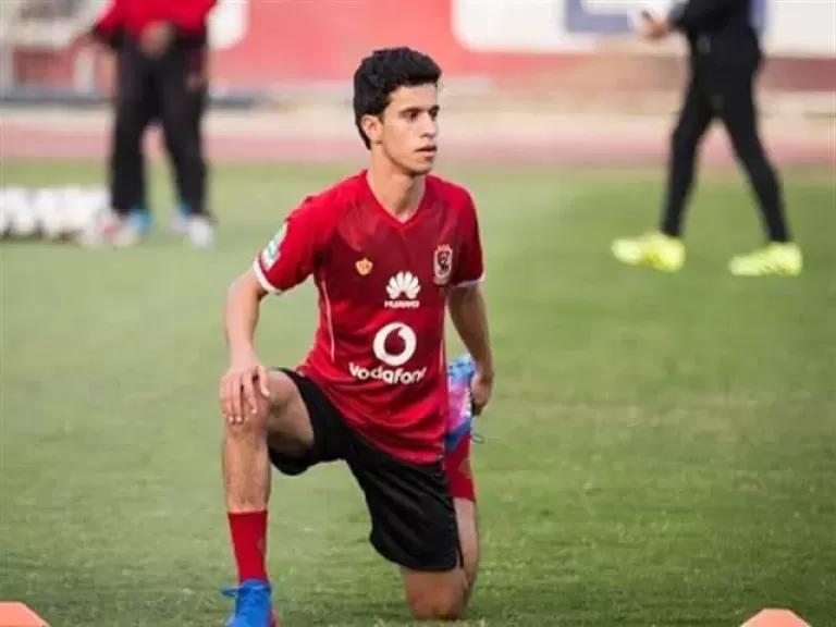 ضربة موجعة من الزمالك للأهلي.. القلعة البيضاء تخطف لاعب الاهلي قبل عودته لبيته القديم