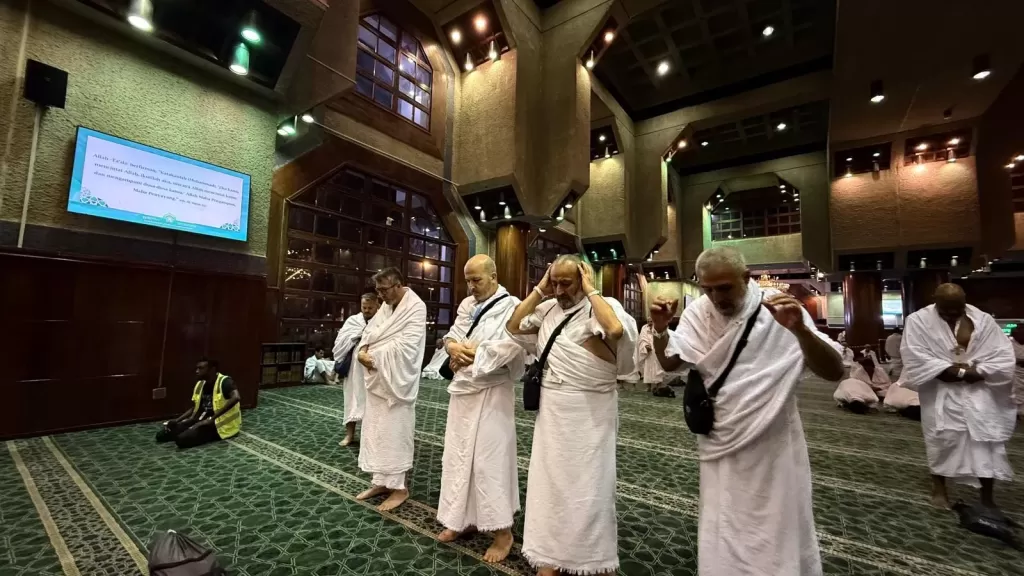 وزارة الشؤون الإسلامية تواصل تقديم ”التوعية الشرعية” لمرتادي مسجد التنعيم عبر حزمة من الخدمات الرقمية