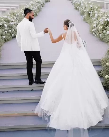 فرحها شبه كل اختياراتها.. ناقدة تعلق على حفل زفاف أمينة خليل وأحمد زعتر