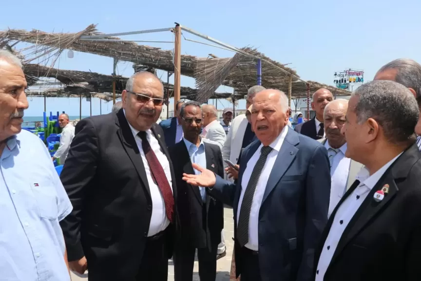 بعد العاصفة الرعدية....نقيب المعلمين يتفقد تلفيات نادي الشاطئ للمعلمين بالإسكندرية