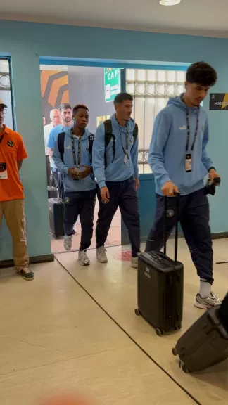 بيراميدز يصل ستاد الدفاع الجوي لمواجهة صن داونز بنهائي دوري أبطال إفريقيا