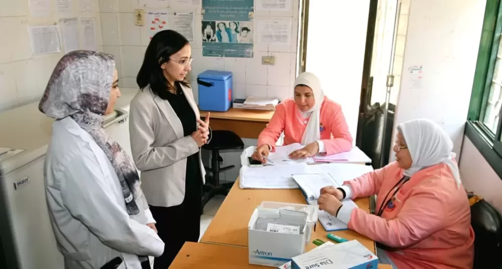 محافظ البحيرة تتفقد وحدتي ”ديبي” و”إدفينا” الصحيتين للوقوف على مستوى الخدمات الطبية المقدمة للمرضى