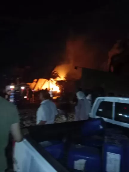 بـ15 سيارة إطفاء.. السيطرة علي حريق مصنع ”نصار جروب” بالقناطر الخيرية