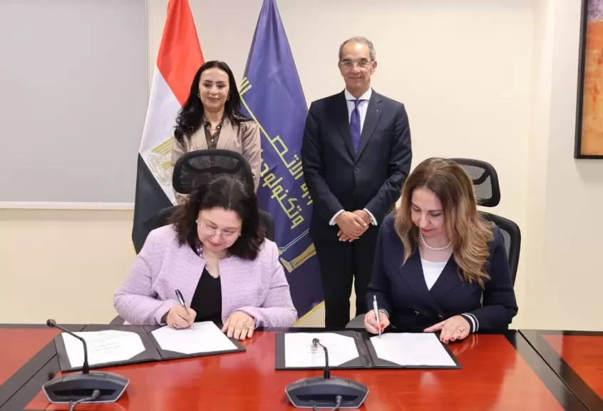 وزيرا الاتصالات والتضامن الاجتماعى يشهدان توقيع مذكرة تفاهم وبروتوكولين للتعاون
