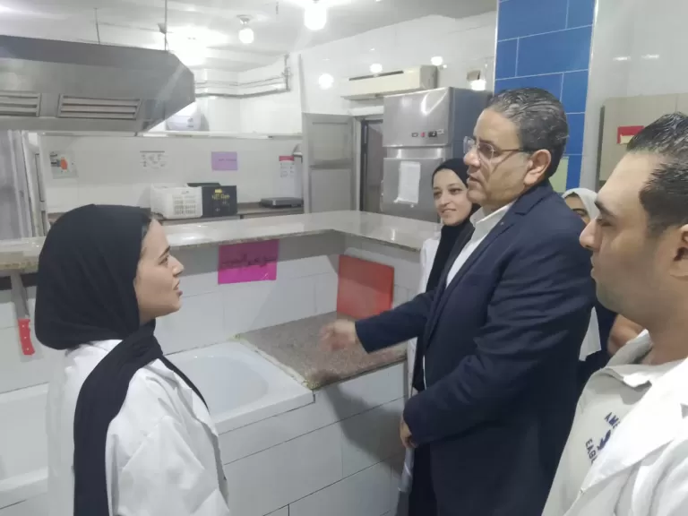 إشادة وتحقيق.. تفاصيل الزيارة المفاجئة لـ«وكيل الصحة» بالمنوفية لمستشفى الجراحات المتخصصة بشبين الكوم