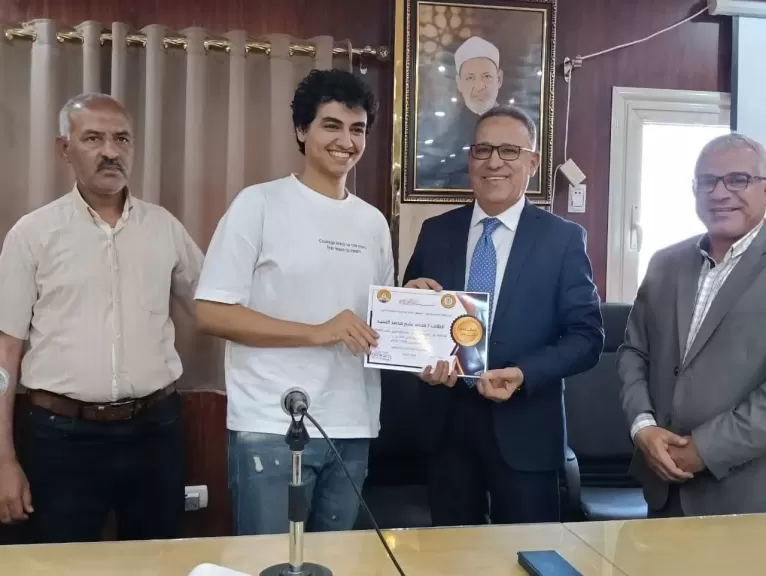 في يوم التفوق.. «هندسة الأزهر» بقنا تكرم أوائل الدفعات والمتميزين في الأنشطة الطلابية