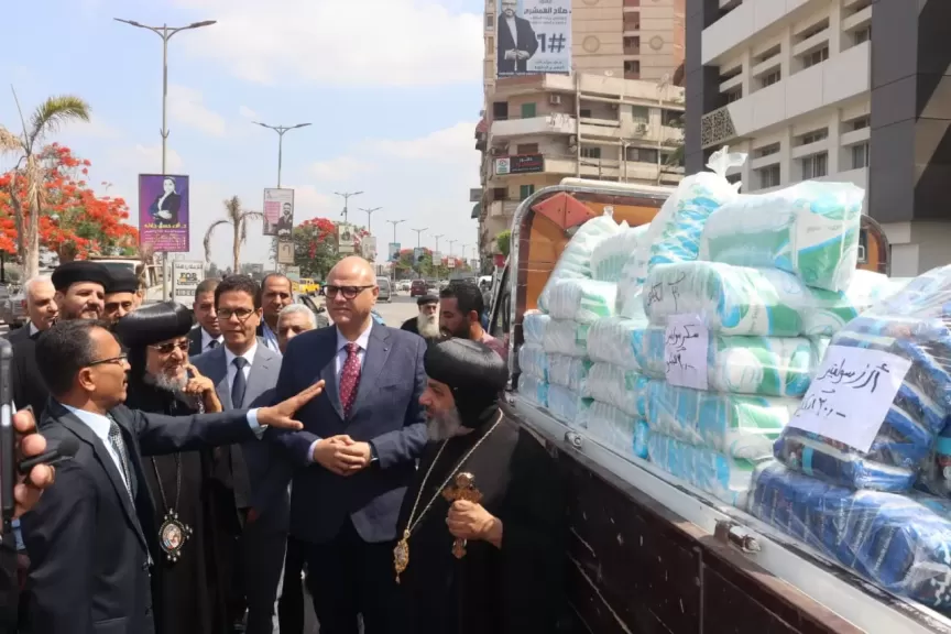 محافظ القليوبية ورئيس جامعة بنها يتفقدان منافذ ”خير مزارعنا لأهالينا” بمناسبة عيد الأضحى