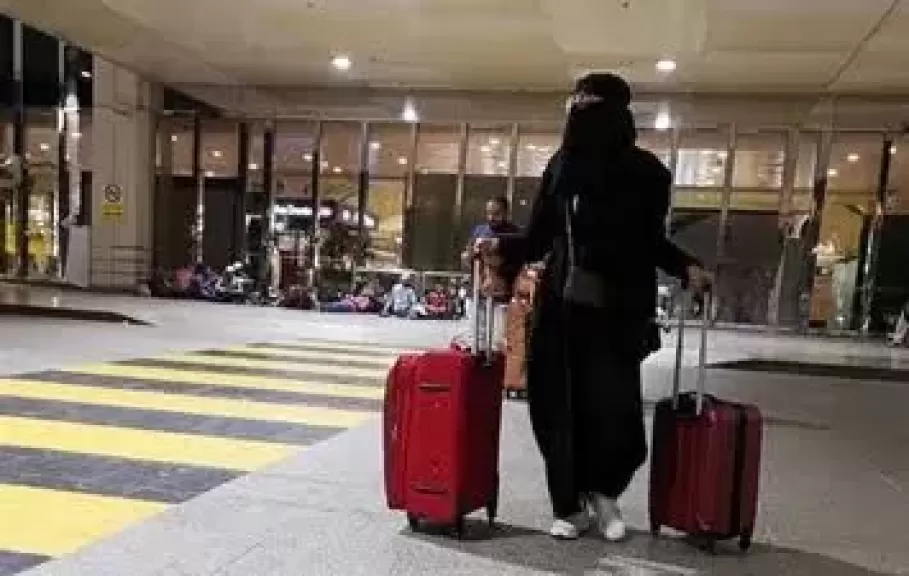 المبادرة المصرية تنضم لطعن ضد قرار منع النساء من السفر دون إذن.. والقضاء الإداري يؤجل ومفوضو الدولة توصي بالإلغاء