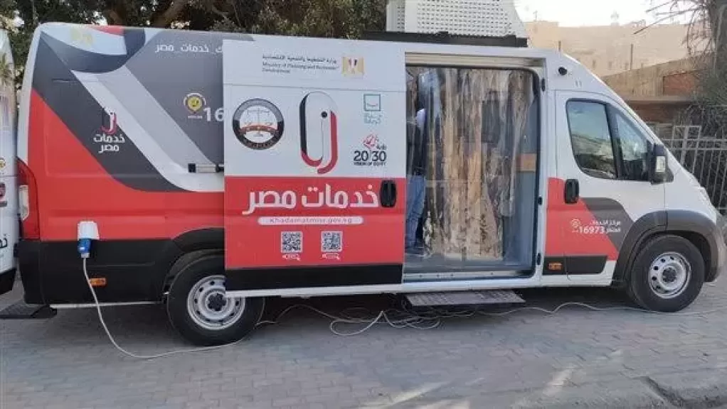 للتوفير الوقت تواجد وحدات مرورية إلكترونية متنقلة بالطرق لتسهيل عمليات تراخيص المركبات علي المواطنين
