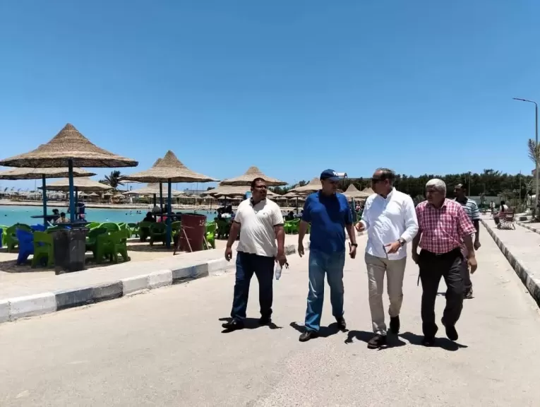 رئيس مدينة الغردقة يتفقد الشواطئ العامة استعدادًا لعيد الأضحى المبارك