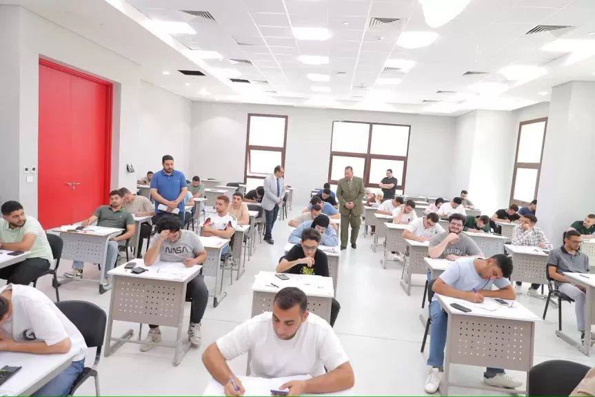رئيس جامعة المنصورة الجديدة يتفقد لجان الاختبارات  ويهنئ الطلاب والعاملين بعيد الأضحى المبارك