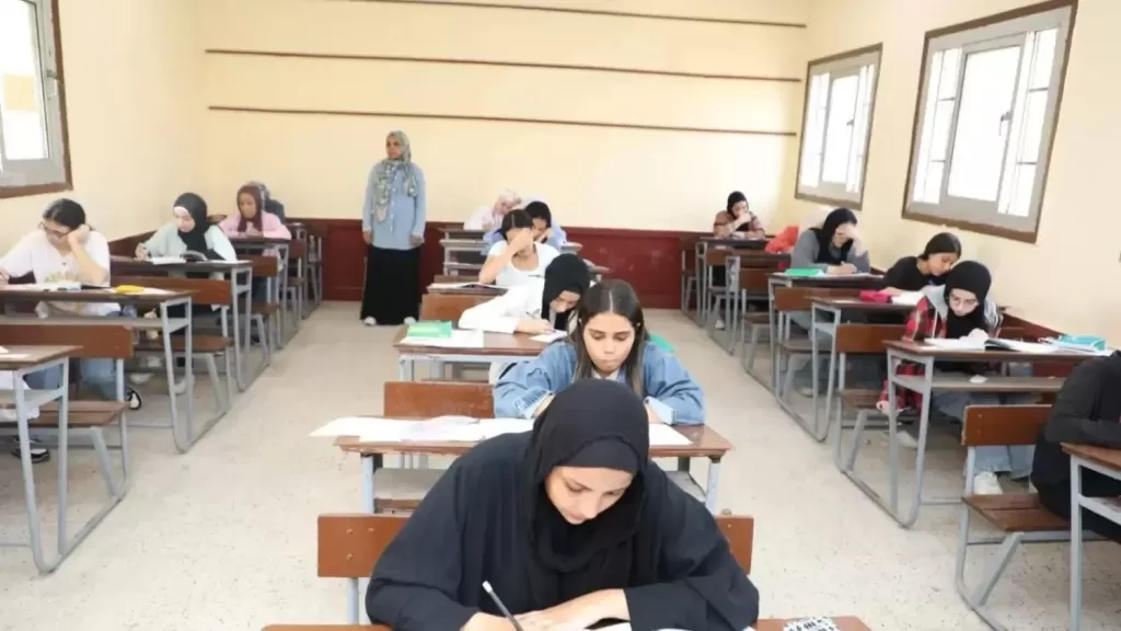خبراء التعليم لأولياء الأمور: لا حديث عن صعوبة الامتحانات.. تجنبوا توجيه الانتقادات المستمرة
