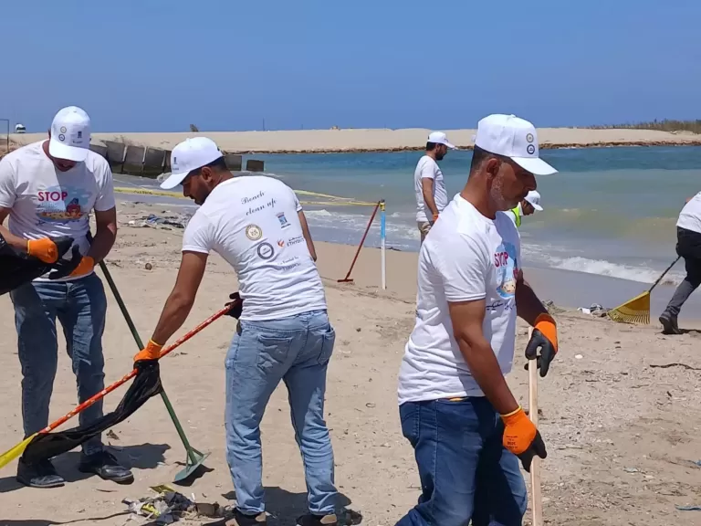 البيئة تنظم حملات لتنظيف الشواطئ و قاع البحر بعدد من شواطئ الإسكندرية