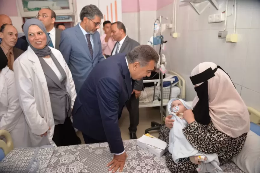محافظ الدقهلية يتفقد مستشفى التأمين الصحي عقب صلاة عيد الأضحى