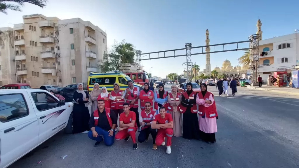 فرق الهلال الأحمر بالبحر الاحمر تؤمن المصلين خلال أداء صلاة عيد الأضحى المبارك