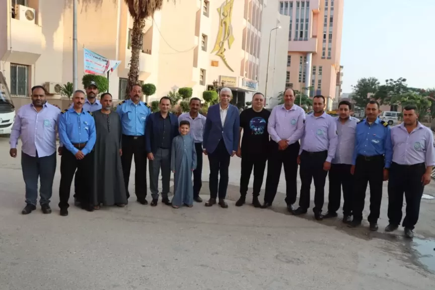 رئيس جامعة المنوفية يقدم التهنئة لافراد الأمن بإدارة الجامعة والمجمع النظري والمكلفين بالإشراف والنوبتجية خلال أيام عيد الأضحى المبارك