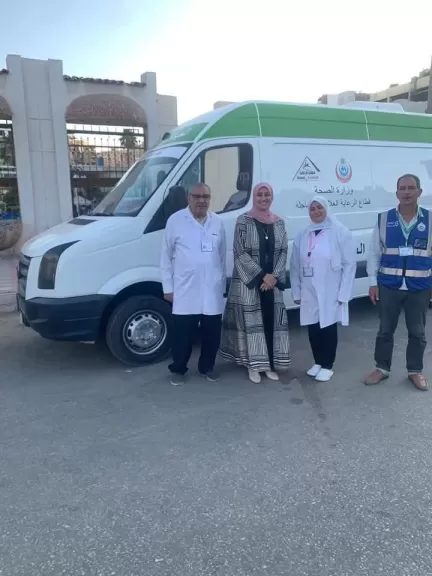 تمركز عيادة متنقلة أمام النادي الاجتماعي بدمنهور خلال عيد الأضحى