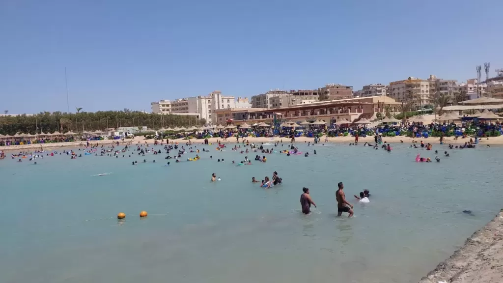 شواطئ الغردقة العامة تستقبل 30 ألف مواطن خلال أيام عيد الأضحى المبارك الثلاثة