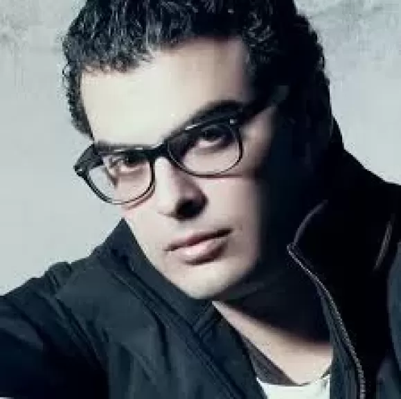 عدسة  المصور كريم نور تلتقط صورة للعالمى” أنتوني هوبكنز ”