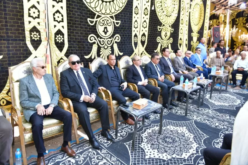 محافظ الدقهلية يقدم واجب العزاء في البطل خالد عبد العال شهيد الشهامة...ويؤكد الفقيد رحل لكن بطولته ستبقى خالدة