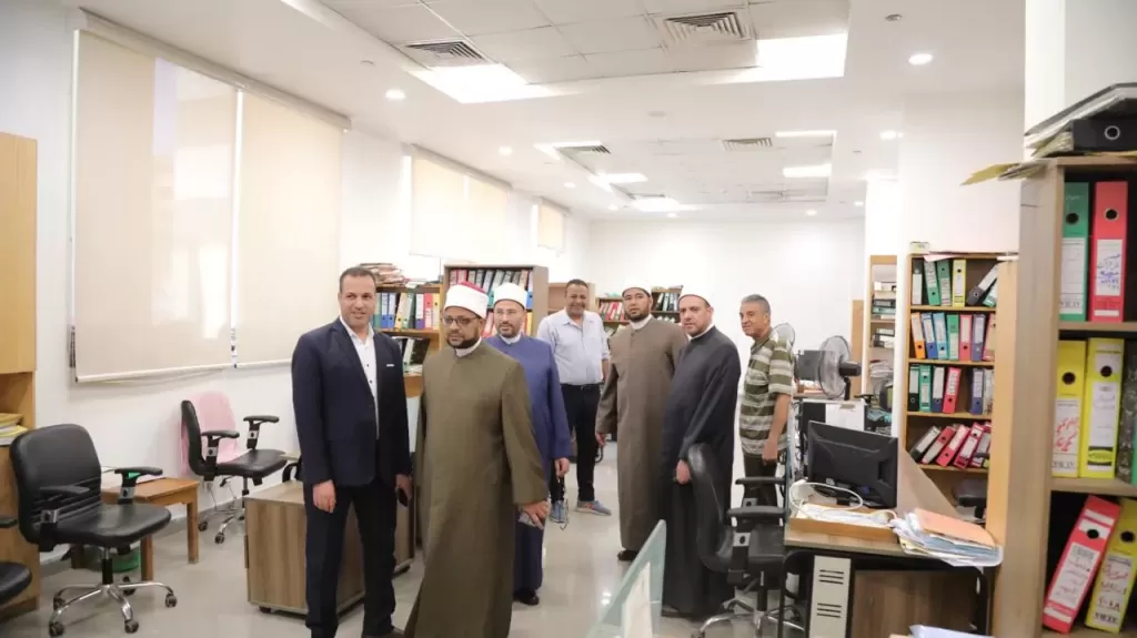 تعزيز الأداء وروح الفريق.. الجندي يتفقد مجمع البحوث الإسلامية