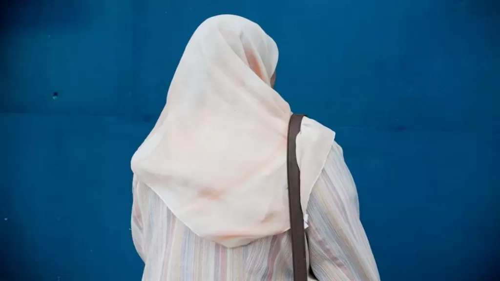 لا يقبل الإنكار.. رغم تأويلات ليلى طاهر للآيات القرآنية الأزهر والإفتاء يؤكدان فريضة الحجاب بالأدلة