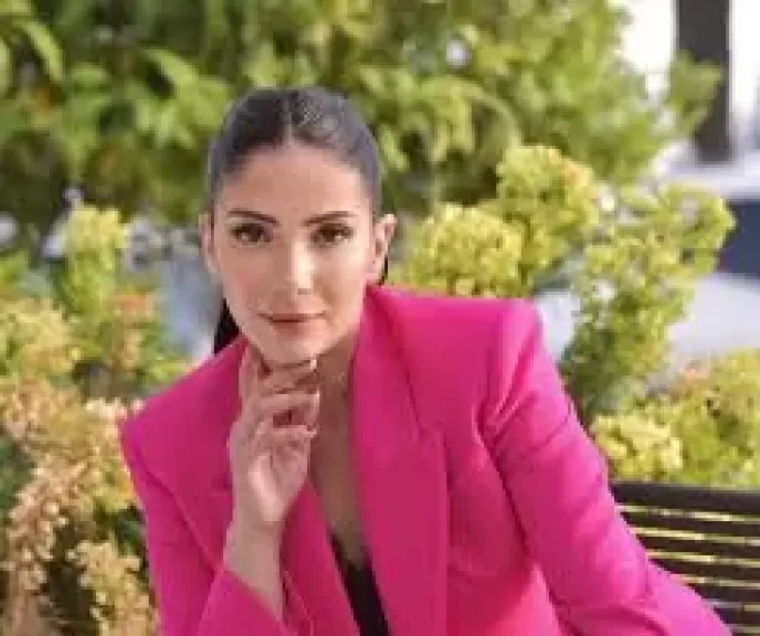 بعد 19 عاما.. منى زكى تجدد تعاونها مع كاملة أبو ذكرى سينمائيا فى رزق الهبل