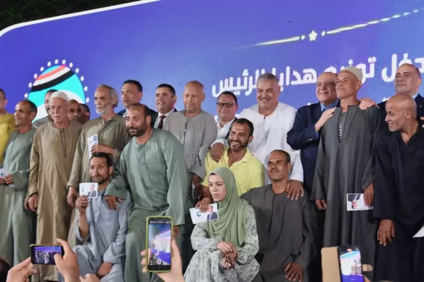 مستقبل وطن يهدي 300 فلاحاً بالمحافظة ماكينات ومعدات زراعية
