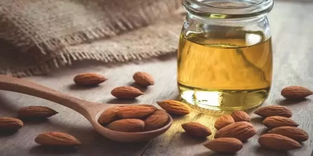 زيت اللوز المر.. سر من أسرار الجمال الطبيعي لبشرتك