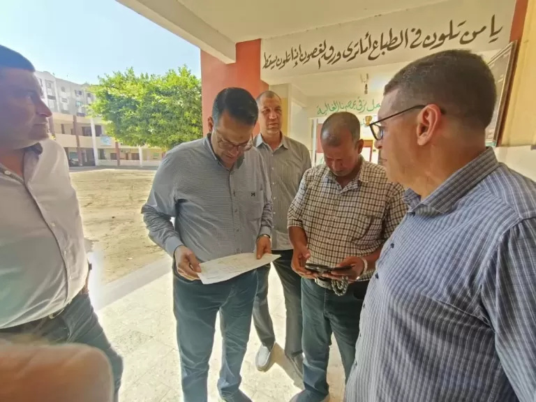 وكيل ”تعليم الغربية” يتابع سير أعمال التصحيح ويلزم اللجان بالدقة والانضباط