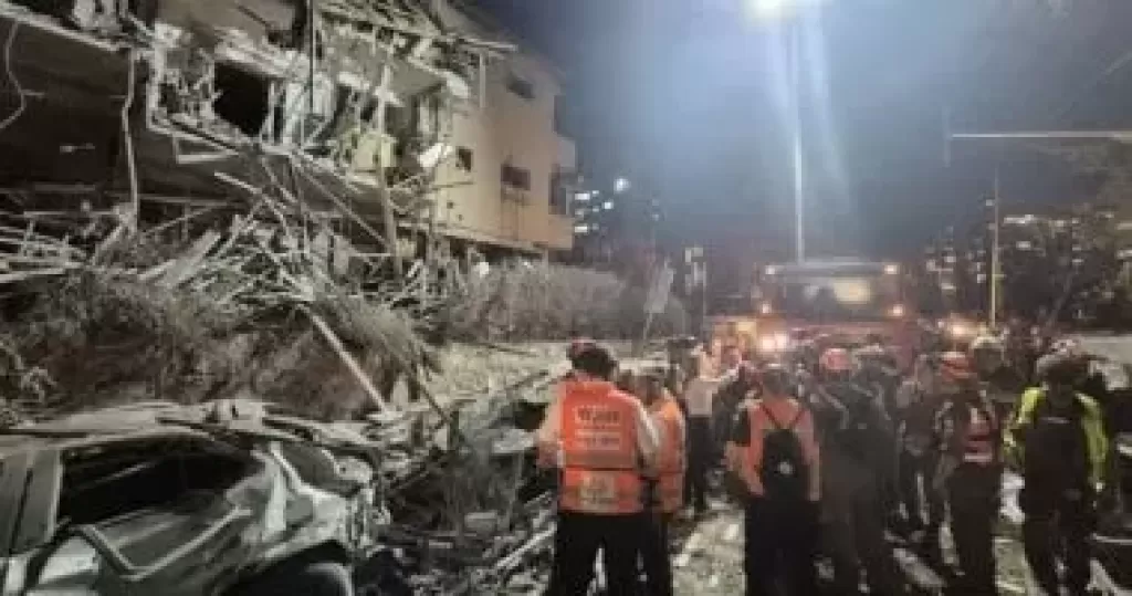 ارتفاع عدد المصابين بسبب الصواريخ الإيرانية على إسرائيل إلى 63 شخصا