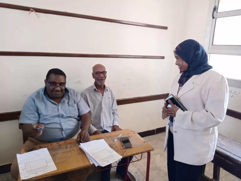 وكيل تعليم البحر الأحمر  توجه بمراعاة الدقة والتأني خلال زيارتها لتصحيح إمتحانات الشهادة الإعدادية